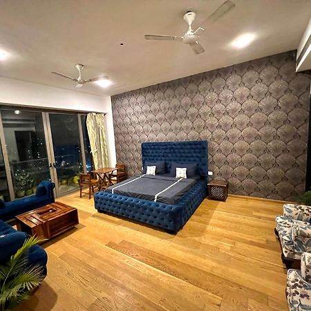 Luxury Master Bedroom With Bathtub N Private Entry Gurgaon Exterior photo